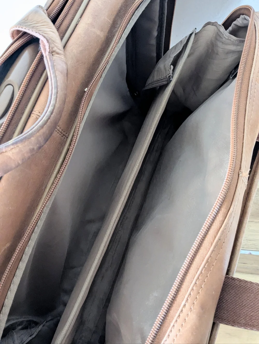 Solo Vintage Tan Leather Rolling Laptop Briefcase Pilot Bag